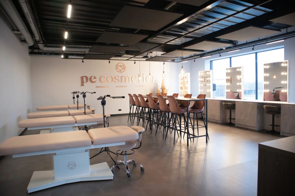 Wenkbrauwen perfect strak: aanpak met professionele kit img 7321 bewerkt 2 1788272635153 f243acdc
